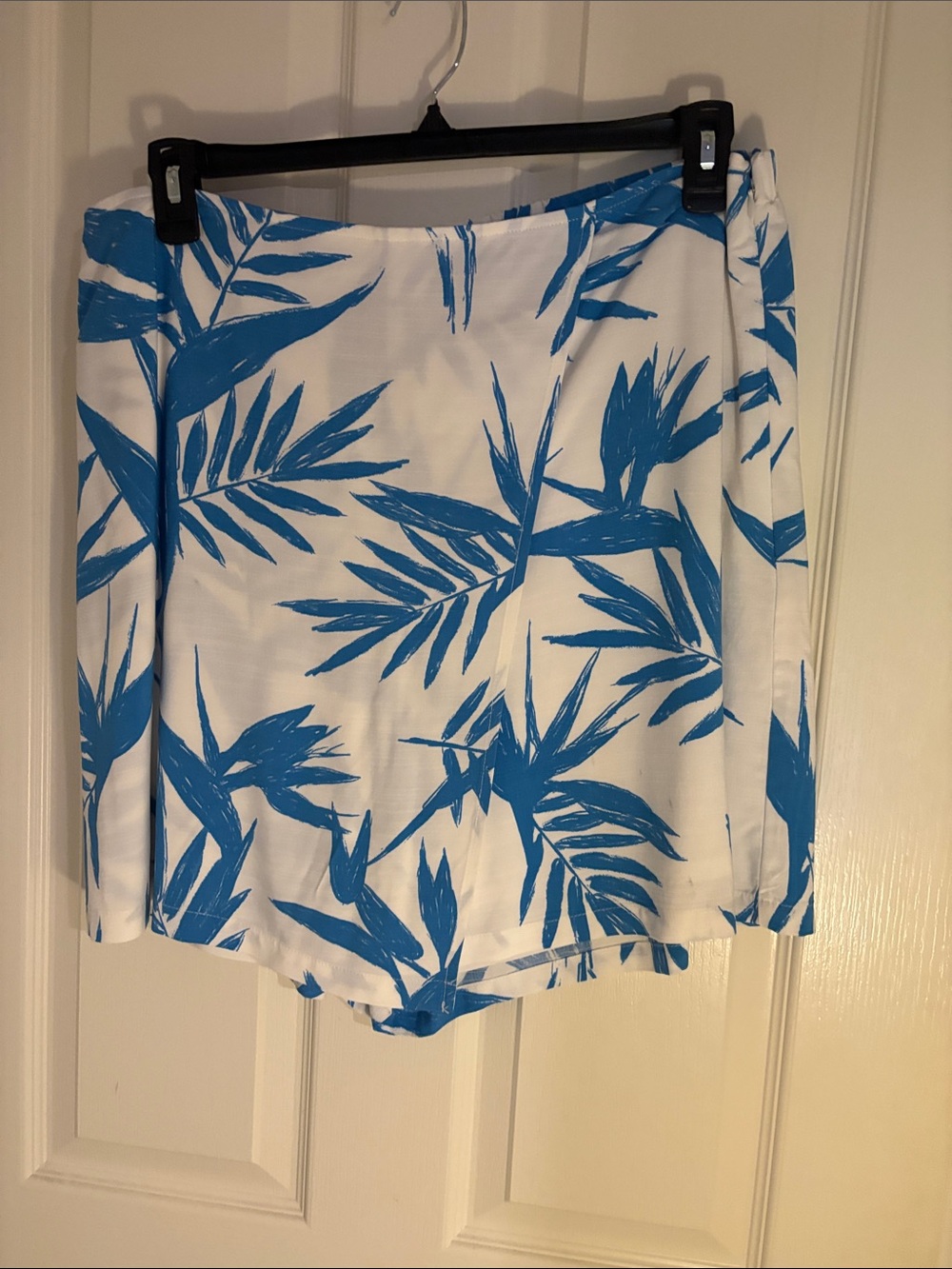 Bar III White and Blue Tropical Leaf Skort